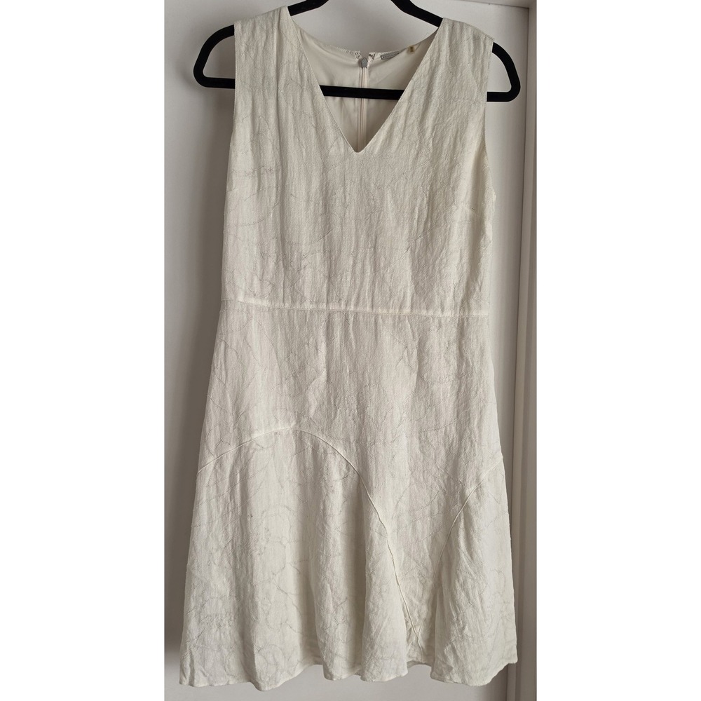 Elie Tahari Sleeveless V-Neck White Textured Shift Dress Minimalist Chic